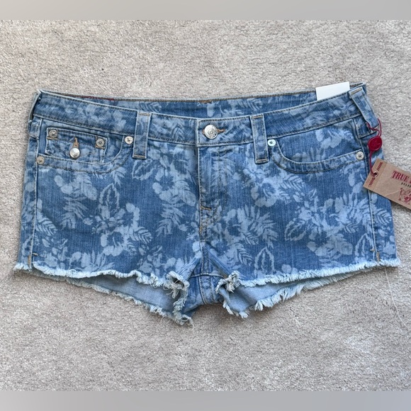 True Religion Cutoff Style Denim Jeans Shorts - Sz 34 - Low Rise -Stretchy - NWT